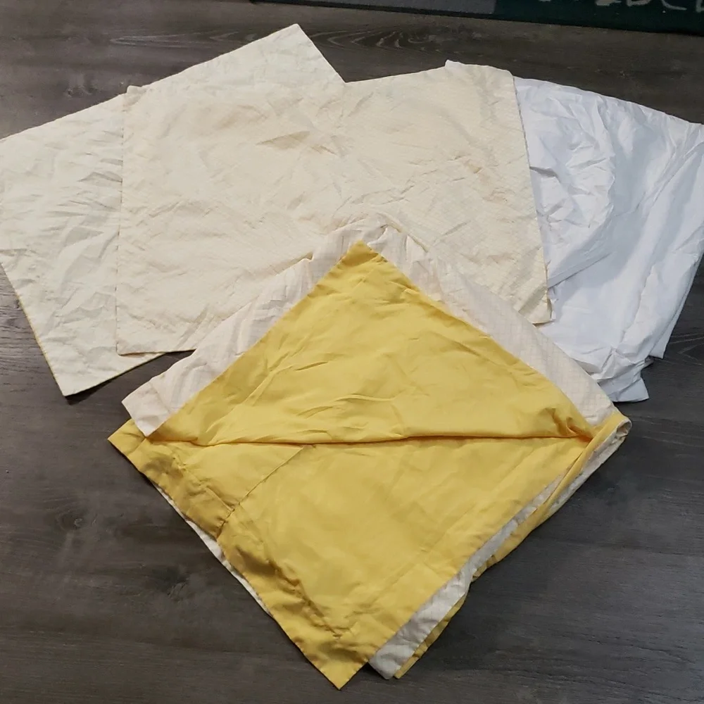 Amazon Basics Set:  Duvet Cover, 2 Pillow Shams and White Bed Skirt Full/Queen